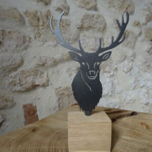 Trophée de cerf sur socle bois