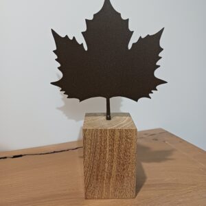 Feuille d’érable socle bois