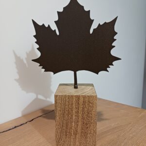 Feuille d'érable socle bois