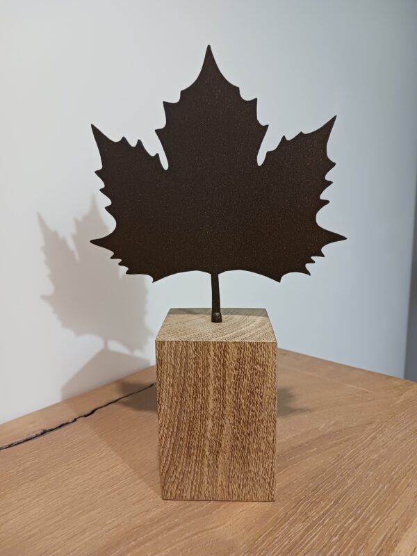 Feuille d'érable socle bois