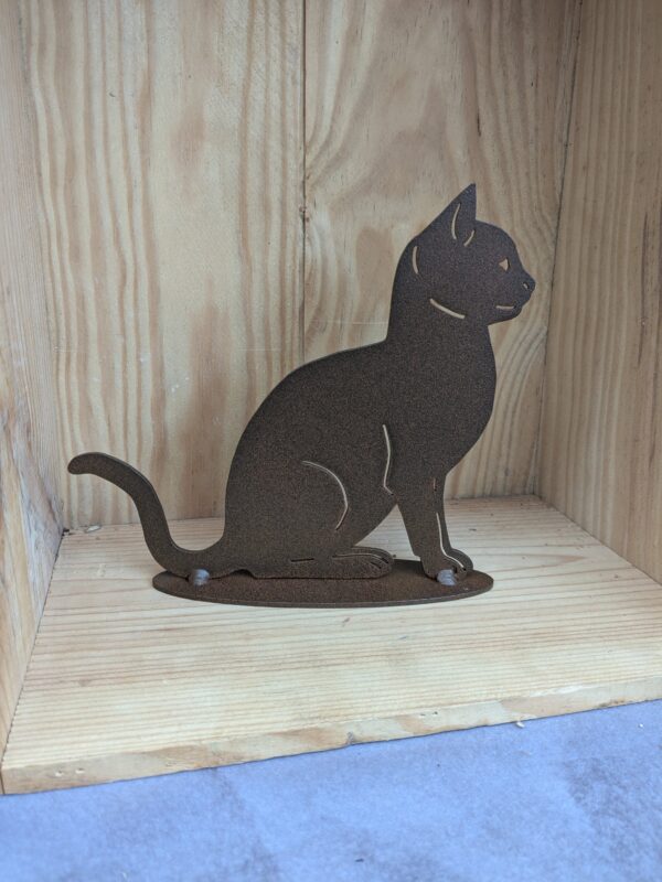 Chat assis socle acier – Image 2