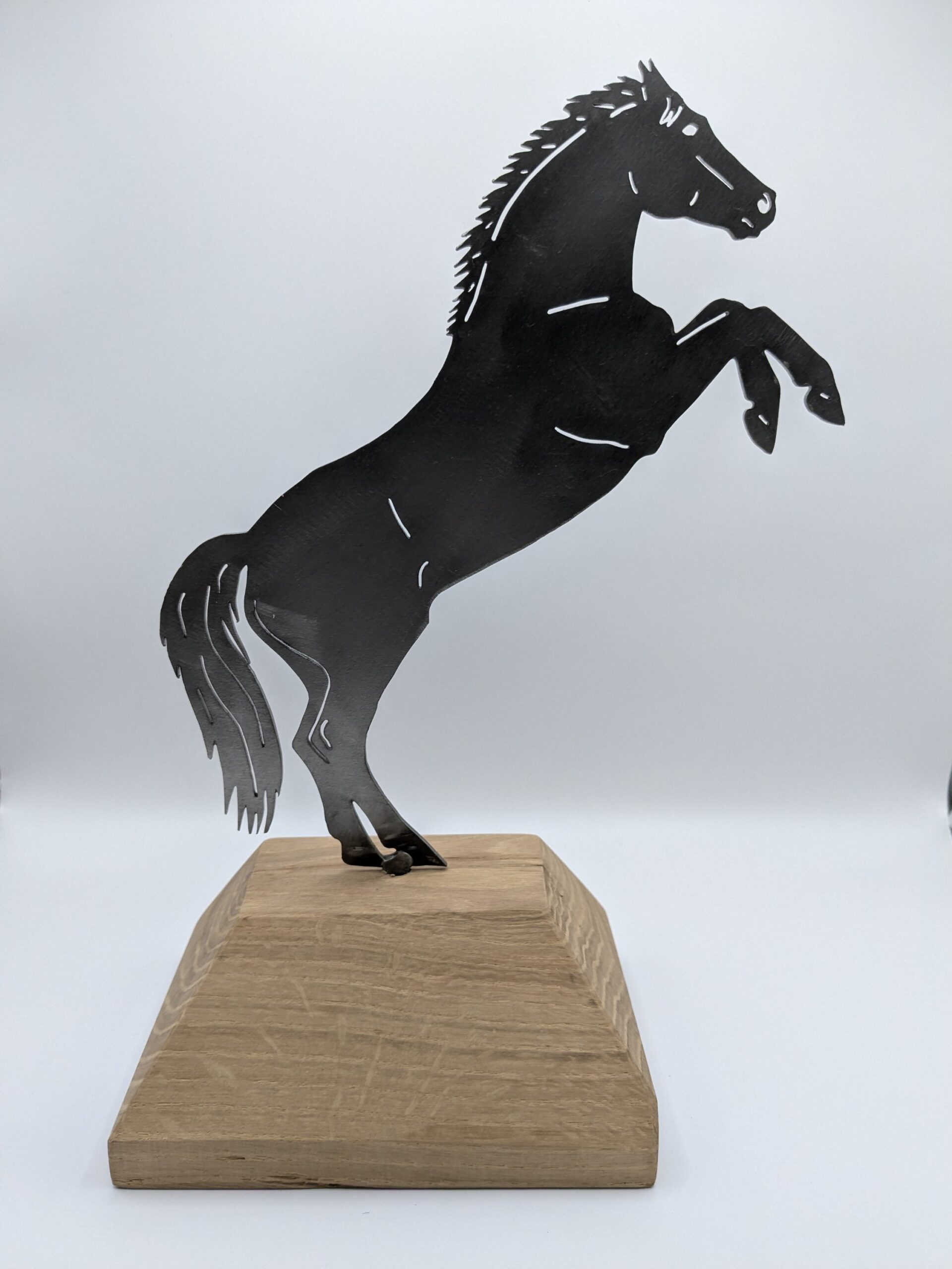 Cheval cabré sur socle bois – Image 2