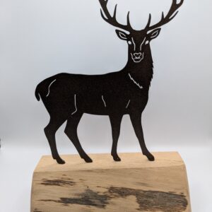 Cerf ajouré sur socle en bois