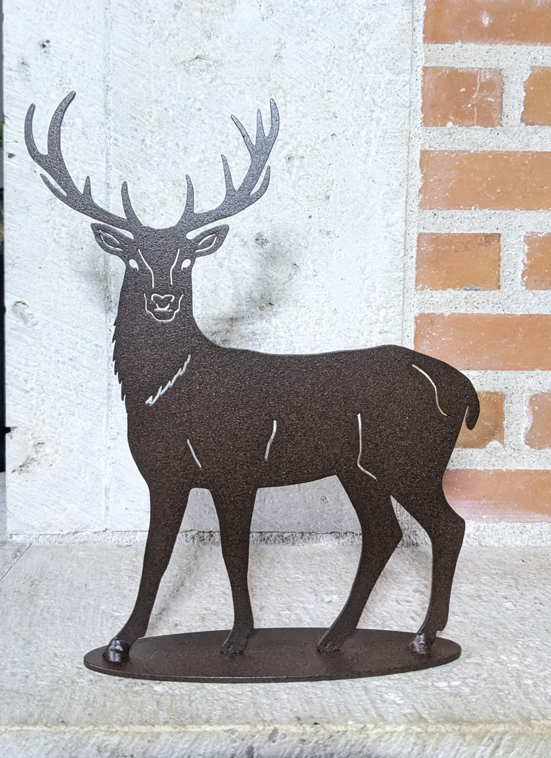 Cerf de profil sur socle en acier -